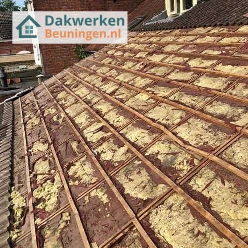 Oude dakisolatie verwijderen en nieuwe plaatsen
